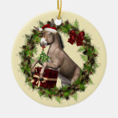 Donkey Wearing Santa Hat in Wreath Round Ornament (Voorkant)