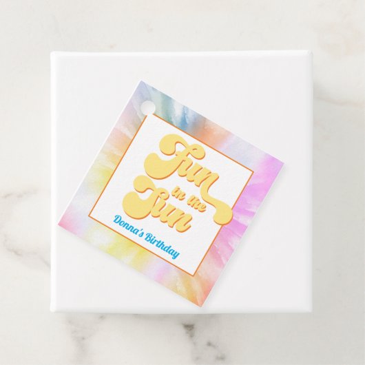 DONNA Retro Font Tie Dye Pool Party Verjaardag Bedankjes Labels (In situ)