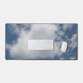 Dons witte stapelwolken in blauwe lucht bureaumat (Keyboard & Muis)