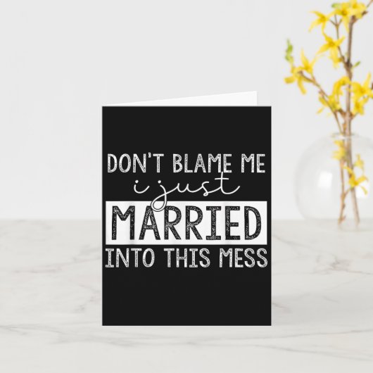 Don't Blame Me I Just Married Into This Mess Funny Kaart (Gele Bloem)