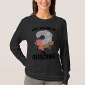 don't disturb me I'm quilting quilt T-shirt (Voorkant)