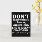 Don't Flirt With Me My Girlfriend Is Crazy Funny Kaart (Gele Bloem)