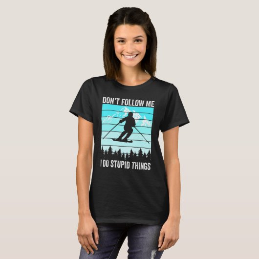 Don't Follow Me I Do Stupid Things Funny Skiing Gi T-shirt (Voorkant volledig)