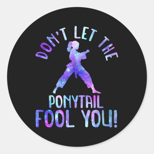 Dont Let The Ponytail Fool You Funny For Karate Gi Ronde Sticker (Voorkant)