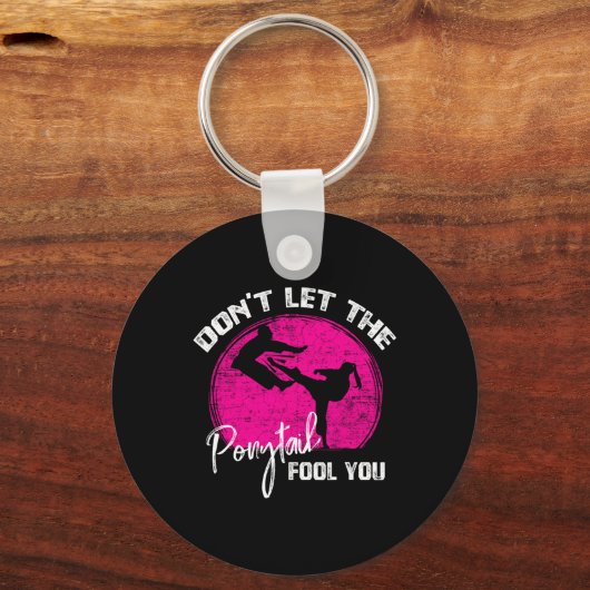 Dont Let The Ponytail Fool You Funny Karate Gift Sleutelhanger (Voorkant)