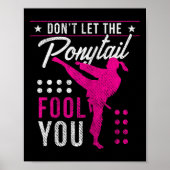 Dont Let The Ponytail Fool You Funny Karate Girl Poster (Voorkant)
