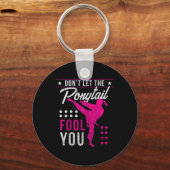 Dont Let The Ponytail Fool You Funny Karate Girl Sleutelhanger (Voorkant)