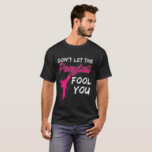 Don't Let The Ponytail Fool You Funny Women And Gi T-shirt (Voorkant volledig)