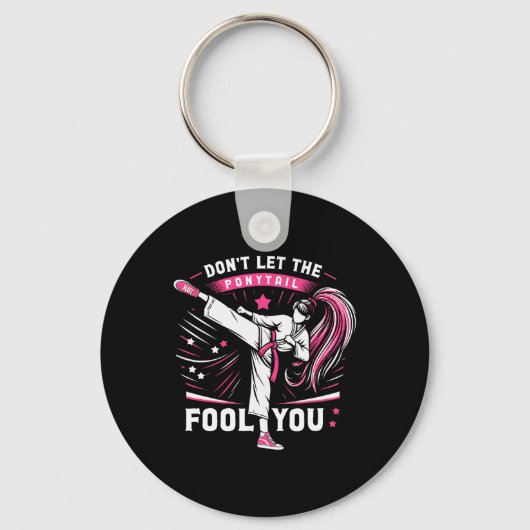 Don't Let The Ponytail Fool You Girl Women Karate Sleutelhanger (Voorkant)