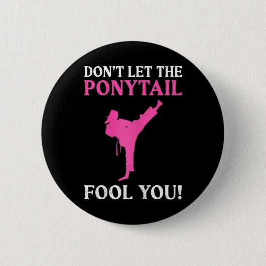 Don't Let The Ponytail Fool You Karate Fighter Mar Ronde Button 5,7 Cm (Voorkant)