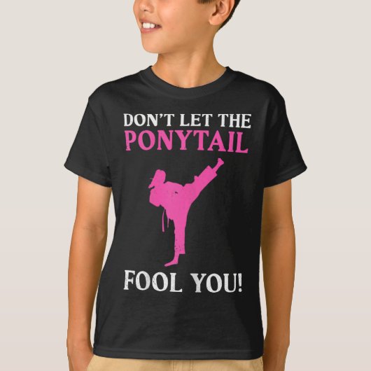 Don't Let The Ponytail Fool You Karate Fighter Mar T-shirt (Voorkant)