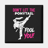 Don't Let The Ponytail Fool You Karate Funny Karat Magneet (Voorkant)