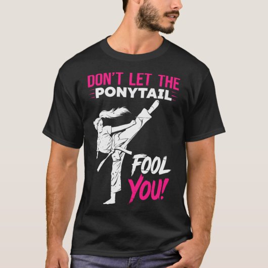Don't Let The Ponytail Fool You Karate Funny Karat T-shirt (Voorkant)