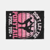 Don't Let The Ponytail Fool You Martial Art Karate Fleece Deken (Voorkant (Horizontaal))