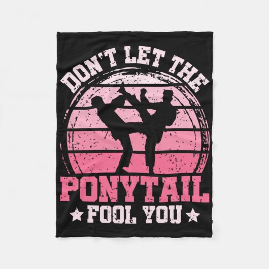Don't Let The Ponytail Fool You Martial Art Karate Fleece Deken (Voorkant)