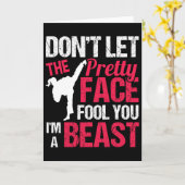Dont Let The Pretty Face Fool You Im Beast Karate  Kaart (Gele Bloem)