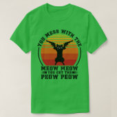 Dont Mess met het Meow Meow Cat Shooting Pistool T-shirt (Design voorkant)