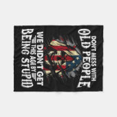 Don't Mess With Old People We Didn't Get This Age Fleece Deken (Voorkant (Horizontaal))