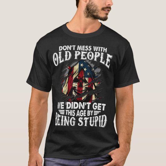 Don't Mess With Old People We Didn't Get This Age  T-shirt (Voorkant)