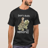 Don't Rush Make Memories Sloth Rides A Turtle Slog T-shirt (Voorkant)