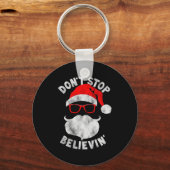 Don't Stop Believing Shades Santa Christmas Tee Lo Sleutelhanger (Voorkant)