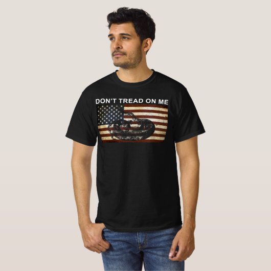 DONT TREAD OP ME AMERIKAANSE VLAG T-SHIRT (Voorkant volledig)