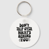 Don't Trip Over What's Behind You , Trendy Aesthet Sleutelhanger (Voorkant)