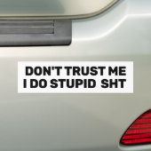 Don't Trust Me™ Bumpersticker (Pas het aan!) (Op auto)