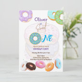 Donut 1-jarig jongeluitnodiging kaart (Staand voorkant)