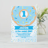 Donut 1e Verjaardag Uitnodiging Jongen strooit (Staand voorkant)