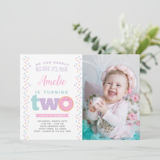 Donut 2e verjaardag uitnodiging met foto (Staand voorkant)