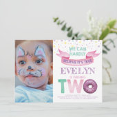 Donut 2nd Birthday Photo Invitation Kaart (Staand voorkant)