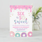 Donut 6e Verjaardag Nodig Donut Six is Sweet Kaart (Staand voorkant)