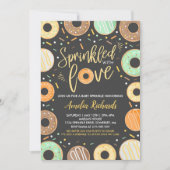 Donut Baby Sprinkle Uitnodiging ingedrukt met lief (Voorkant)
