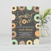 Donut Baby Sprinkle Uitnodiging ingedrukt met lief (Staand voorkant)