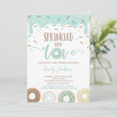 Donut Baby Sprinkle Uitnodiging ingedrukt met lief (Staand voorkant)