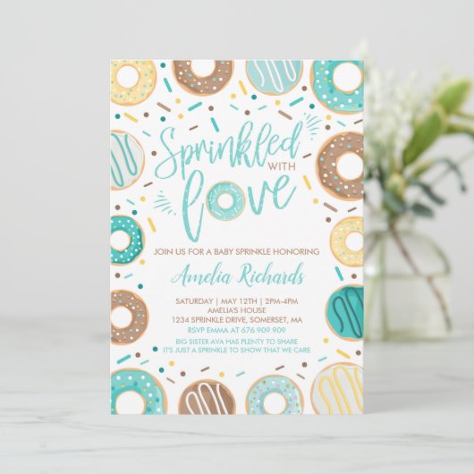 Donut Baby Strooi Uitnodiging Gestrooid Met Liefde (Staand voorkant)