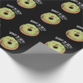 Donut Be Salty Funny Donut Pun Dark BG Cadeaupapier (Hoek)