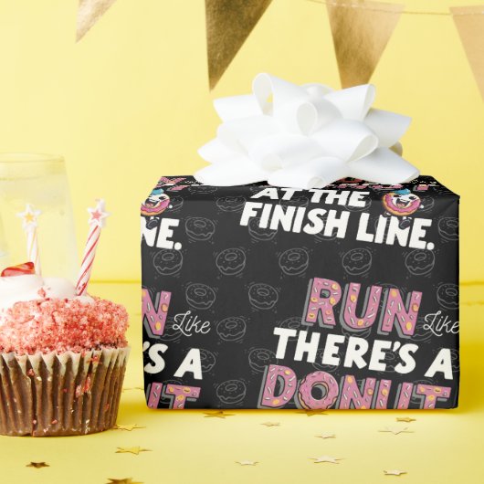 Donut bij de Finish Line Funny Fitness Motivation Cadeaupapier (Verjaardagsfeest)