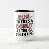 Donut bij de Finish Line Funny Fitness Motivation Mok (Midden)