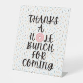 Donut Birthday Table Pedestal Sign Reclamebord Met Voetstuk (Voorkant)