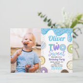 Donut Boy Two Sweet 2nd Birthday Party Blue foto Kaart (Staand voorkant)