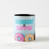 Donut Dunkin' en Sippin' Mok (Center)