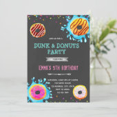 Donut- en dompel-verjaardagsfeest uitnodiging (Staand voorkant)