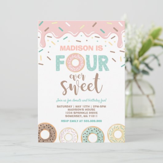 Donut Four Ever Sweet Nodig Donut 4e verjaardag ui Kaart (Staand voorkant)