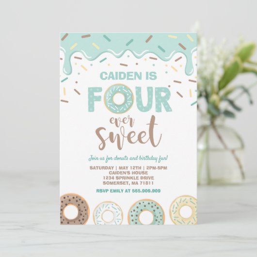 Donut Four Ever Sweet Nodig Donut 4e verjaardag ui Kaart (Staand voorkant)