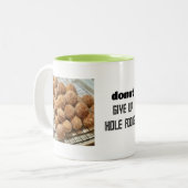 Donut GIve Up op Hole Foods Mok (Voorkant links)
