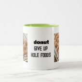 Donut GIve Up op Hole Foods Mok (Center)