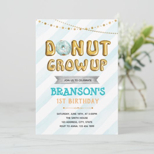 Donut groeit op de uitnodiging van de jongen (Staand voorkant)