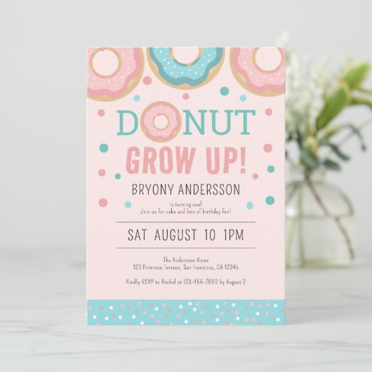 Donut groeit op eerste verjaardag kaart (Staand voorkant)